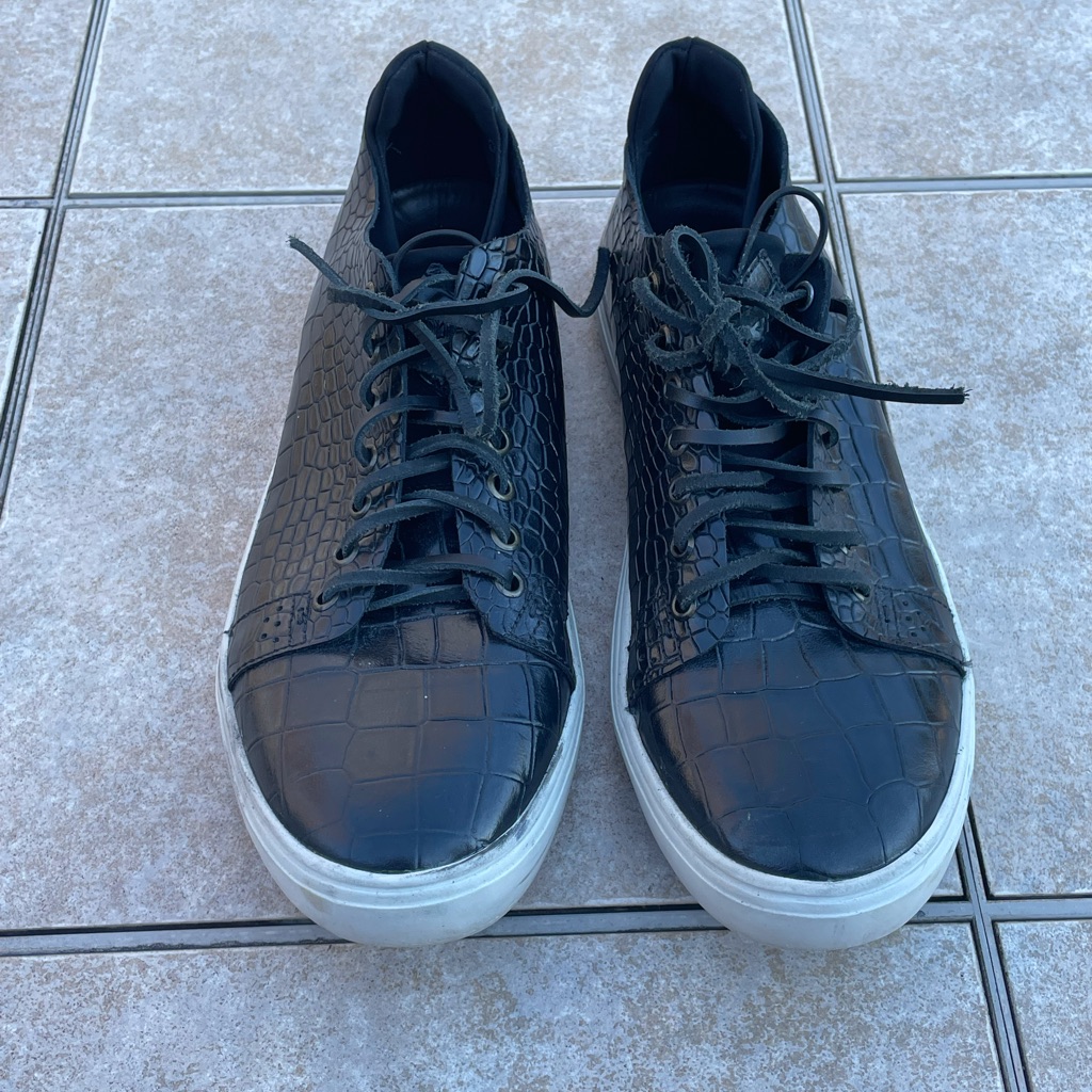 Donald J Pliner Black Shoes